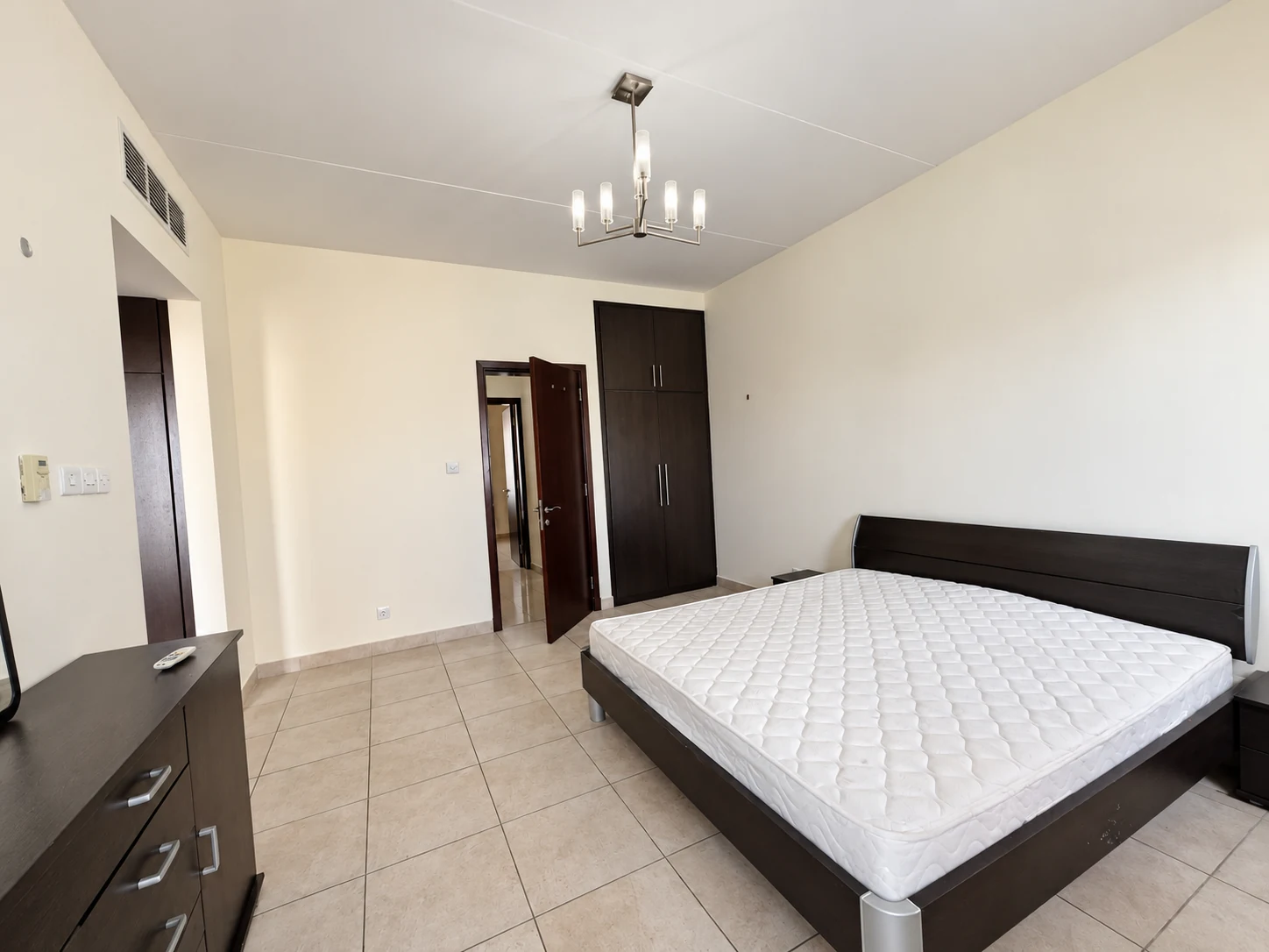 Sea-front canal villa with garden in Amwaj Islands 5