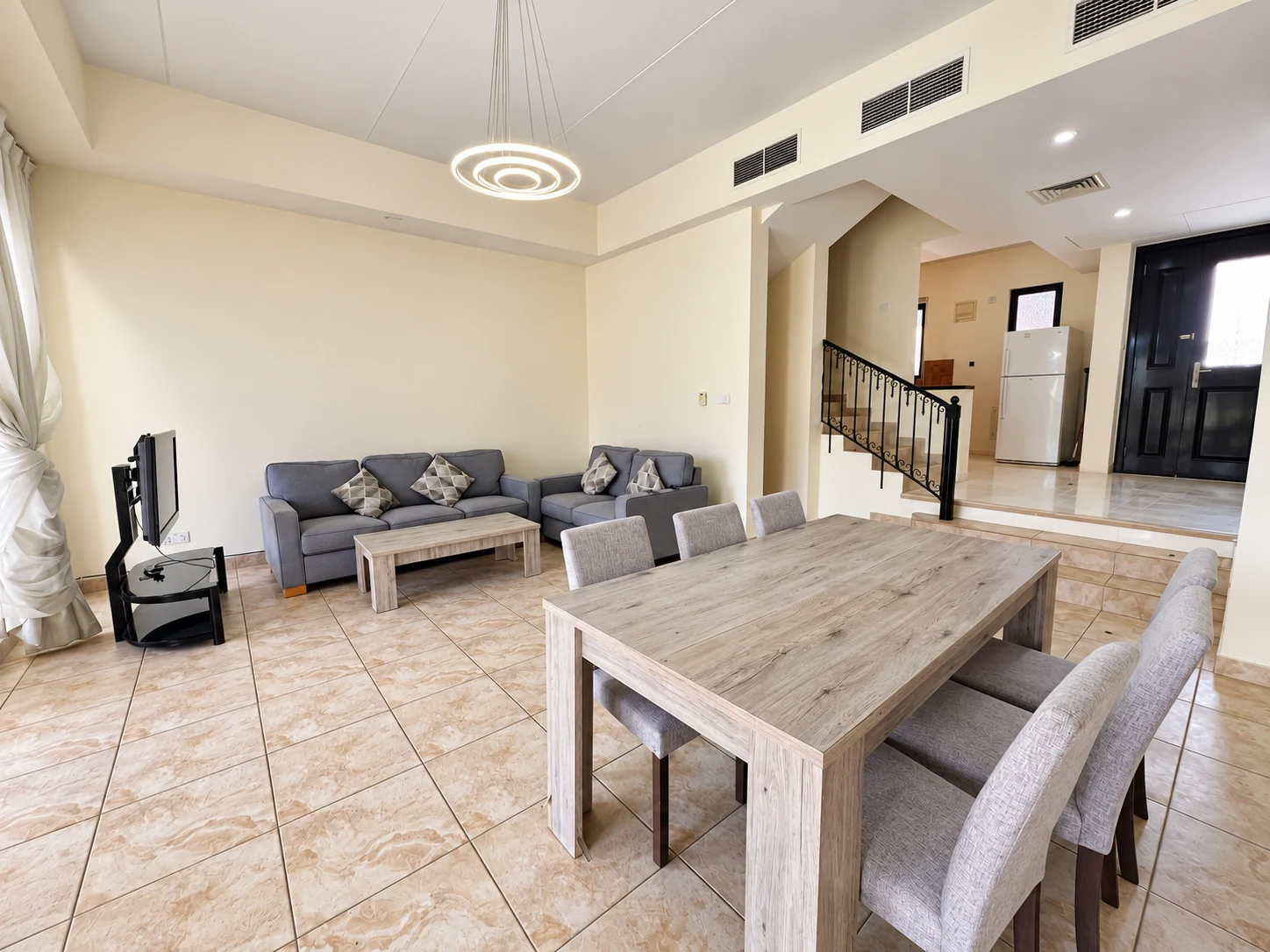 Sea-front canal villa with garden in Amwaj Islands 8