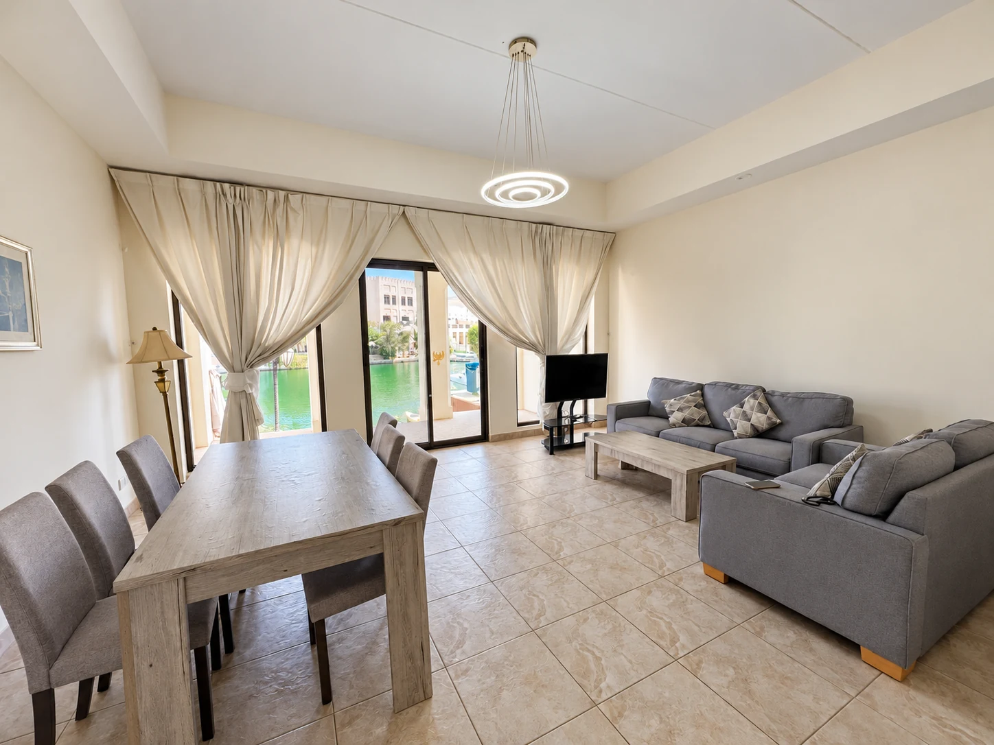 Sea-front canal villa with garden in Amwaj Islands 1