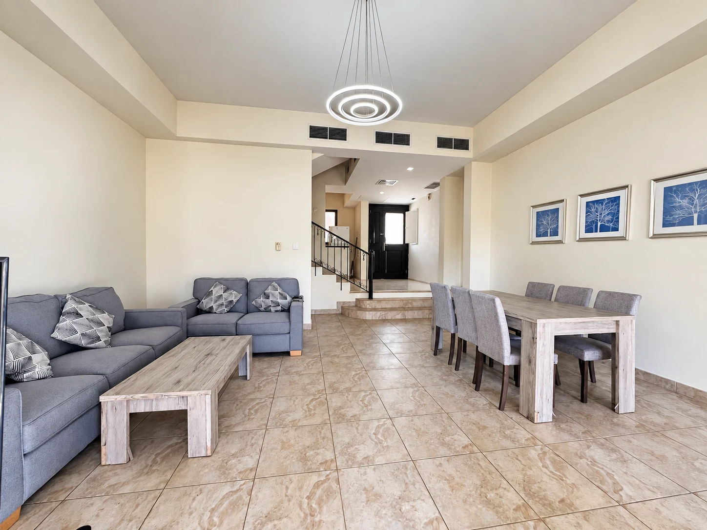 Sea-front canal villa with garden in Amwaj Islands 7